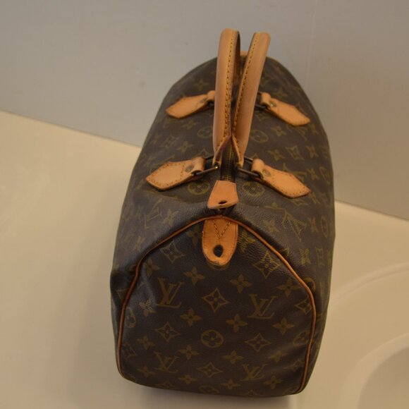 Authentic Louis Vuitton Speedy 30 Handbag With Certificate of Authenticity (GUC) - Picture 5 of 11